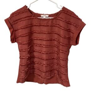 Dark pink/orangey Tee with fuzzy stripes and button up back